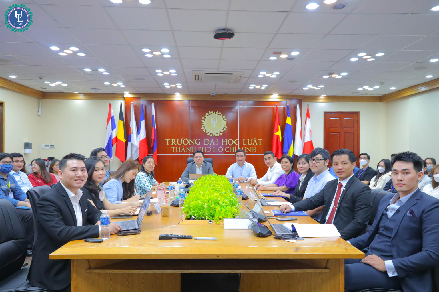 Kỷ yếu hội thảo: “Hợp đồng thông minh - Những vấn đề pháp lý liên quan”